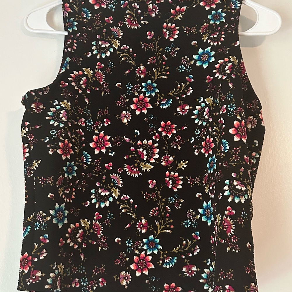 Eyeshadow Floral Tank Top - Black and Pink